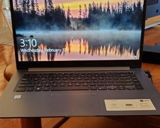 ASUS Laptop computer