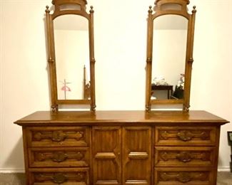 Henredon vintage dresser