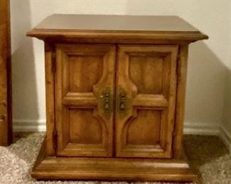 Vintage Heneredon nightstand