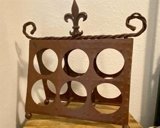 Foldable wine bottle holder