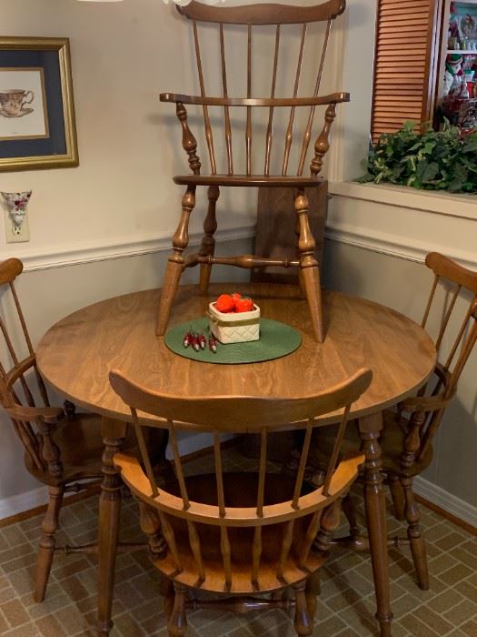 Eathan Allen Kitchen Table and chairs with leaf