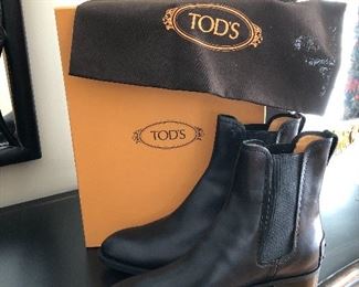 Tods sz 39 leather Chelsea boots new in box