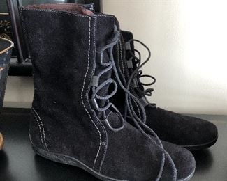 Tods suede lace up boots