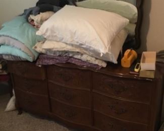 Dresser - bedding