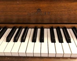 Lowrey Piano