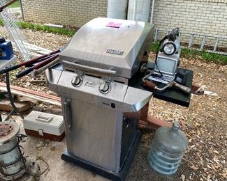 Char Broil grill like new!