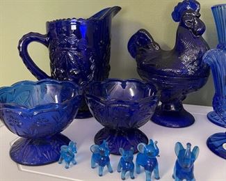 Glass elephants, Roster Covered Dish