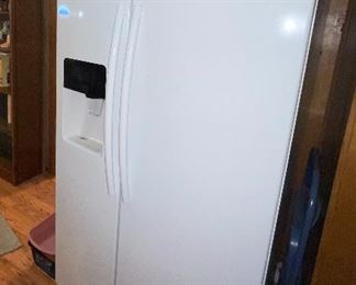 Sise by Side Refrigerator 