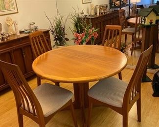 Benny Linden Teak Dining Room Table w/leaf