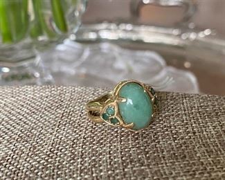 $250 - 14kt yellow gold ring jade cabochon, sz 6, 0.21 ounces 