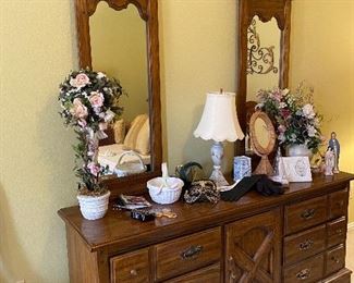 Nice triple dresser - there is a matching armoire & 2 nightstands