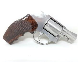 644	

Smith & Wesson 60 .38spl Revolver
CA OK, No CA Shipping
Serial Number: R259751
Barrel Length: 2"

California Transfer Available. CA transfer can only be done at the Bid Fast and Last office in Hesperia, Ca. NO CA SHIPPING!! $25 out of state shipping for a single handgun purchase with out insurance. Insurance cost varies by purchase amount. Shipping cost for multiple handguns or with rifles will also va