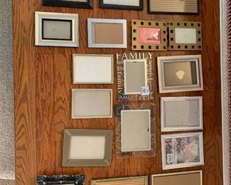 18 Picture Frames