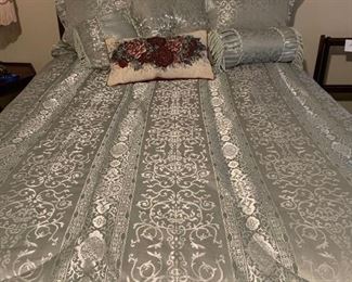 Queen Comforter Set