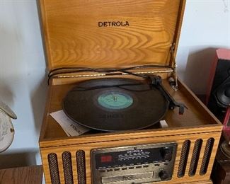 Detrola Radio/Turntable