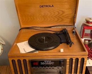 Detrola AM/FM/Radio/phonograph