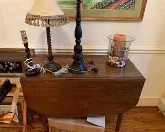 Drop Leaf Oval Table -beautiful condition