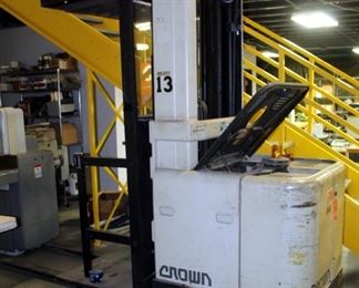 Crown Battery Powered Forklift, Model SP300, Includes Exide 3000 Battery Charger