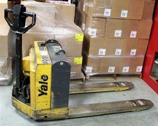 Yale Battery Powered Pallet Jack, Model MPB040ACN24C2748, 4000Lb Capacity