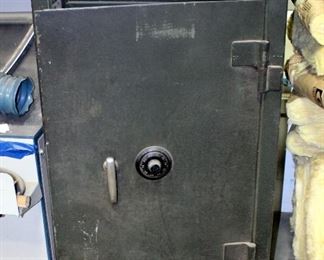 Vintage Sargent & Greenleaf Fire Insulated Safe SN: C101037 41.5" X 25.5" X 28.5"