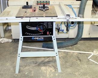 Delta ShopMaster 10" Table Saw, Model TS300, Powers On, 40" x 51" x 30"