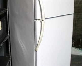 Frigidaire Electro Lux Refrigerator/Freezer, Model FRT21P6CW0