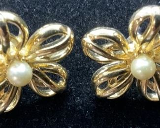 DAISY Gold Tn & Pearl Fashion Stud Earrings,
