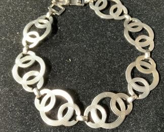 WRE Sterling Silver Interlocking Circles Bracelet
