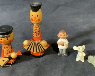 Group Lot 5 Figurines
