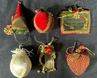 Lot 6 Christmas Ornaments

