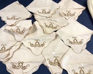 Collectible Vntg Embroidered Table Linens
