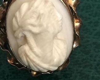 Large Victorian cameo ring
12kt gold