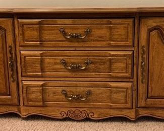 Bernhardt Vintage Buffet and Matching Dining Table w Chairs