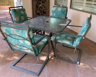 Patio Table w 4 Chairs + Cushions, Glass Top has Leaf Motif