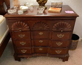 Nice 4 drawer chest in mahogany