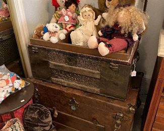 2 antique trunks, dolls