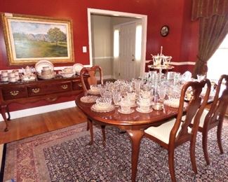 American Drew Queen Anne Dining Room Table with 6 Chairs, Low Boy/Server