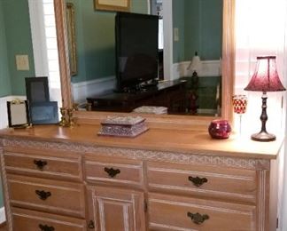 Dresser/Mirror 