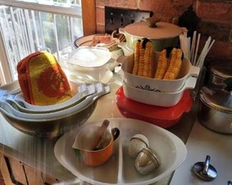 Collection of vintage pyrex and corning ware