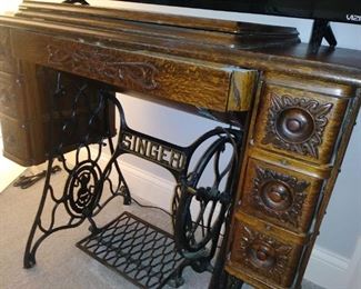Singer sewing cabint