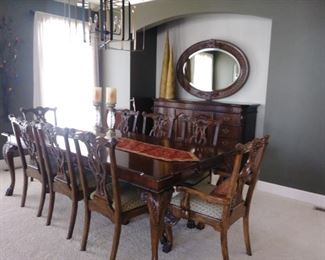 Hooker dining table w/8 chairs