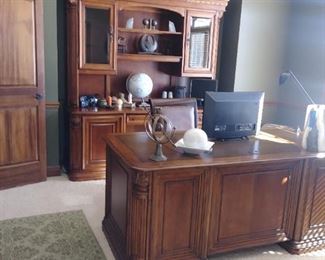 Nice desk & credenza