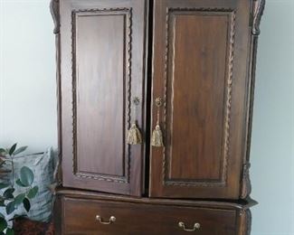 Large armoire
