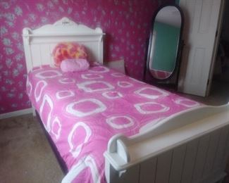 Stanley twin bed, w/matching desk & dresser