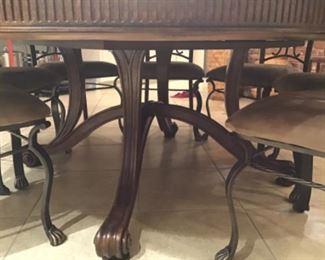 Table legs on Dining Set