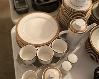 Gold rim dinner set