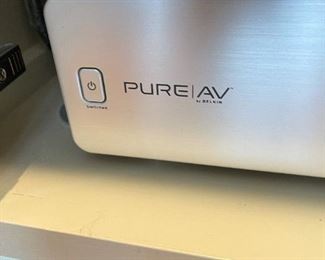 Belkin Pure AV 11 Outlet Home Theater Power Console Conditioner