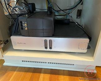 Belkin Pure AV 11 Outlet Home Theater Power Console Conditioner