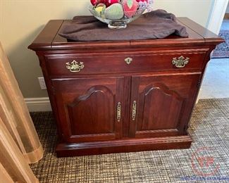 PENNSYLVANIA HOUSE Sideboard