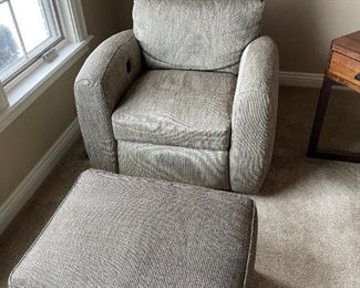 COMFORT DESIGN Powered Recliner